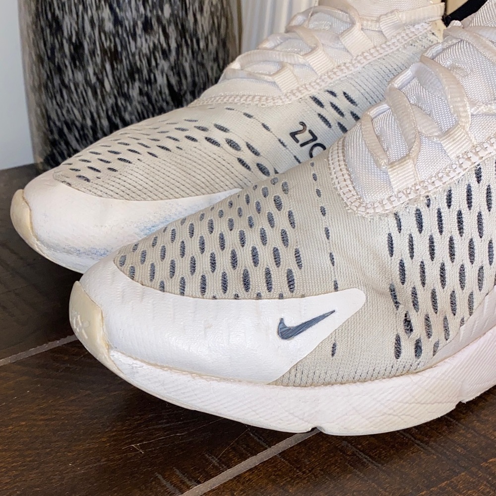 3/$60 Nike Air Max 270 White & Black Sneakers Size 9 - Picture 9 of 16